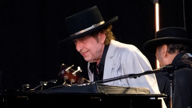 Bob Dylan performs The Times They Are A-Changin for the first time in 15 years