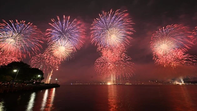 Lenny Kravitz to perform during Macy’s 4th of July Fireworks special