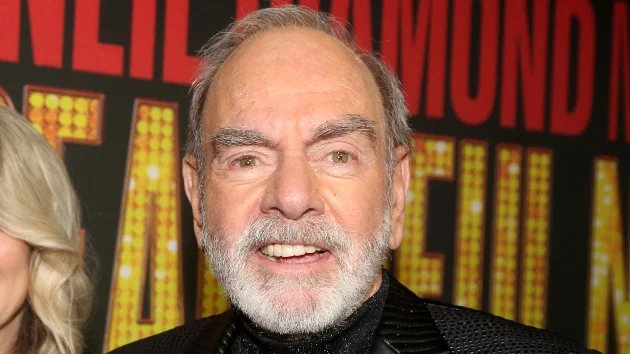 Neil Diamond makes surprise appearance at Los Angeles production of ‘A Beautiful Noise’