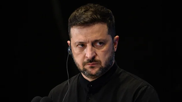 Zelenskyy faces major anti-corruption protests as Ukraine prepares for Russia talks