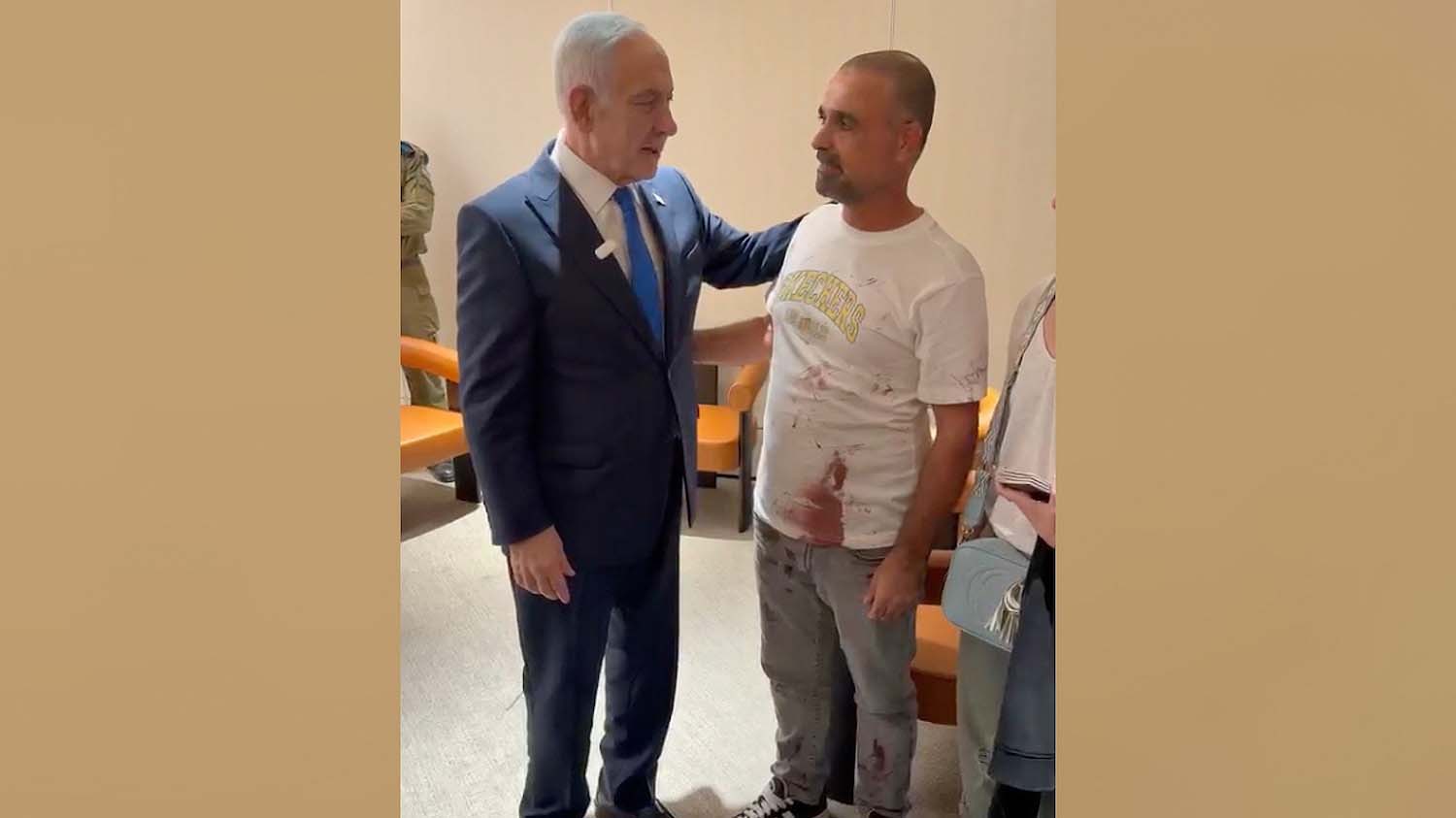 Man who helped subdue knife-wielding suspect aboard flight to Tel Aviv honored